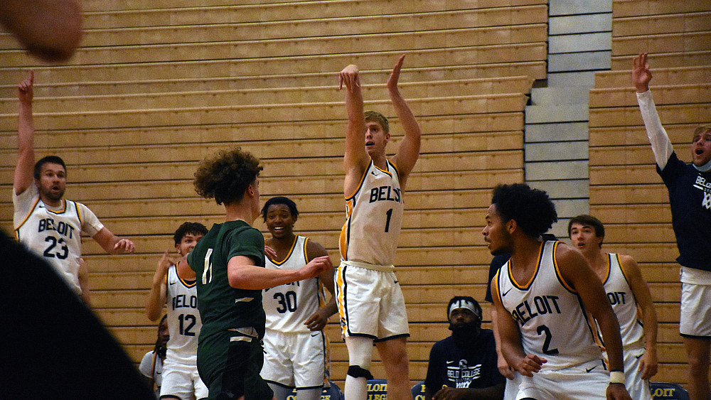 Brian mid-free throw for the Buccaneers.