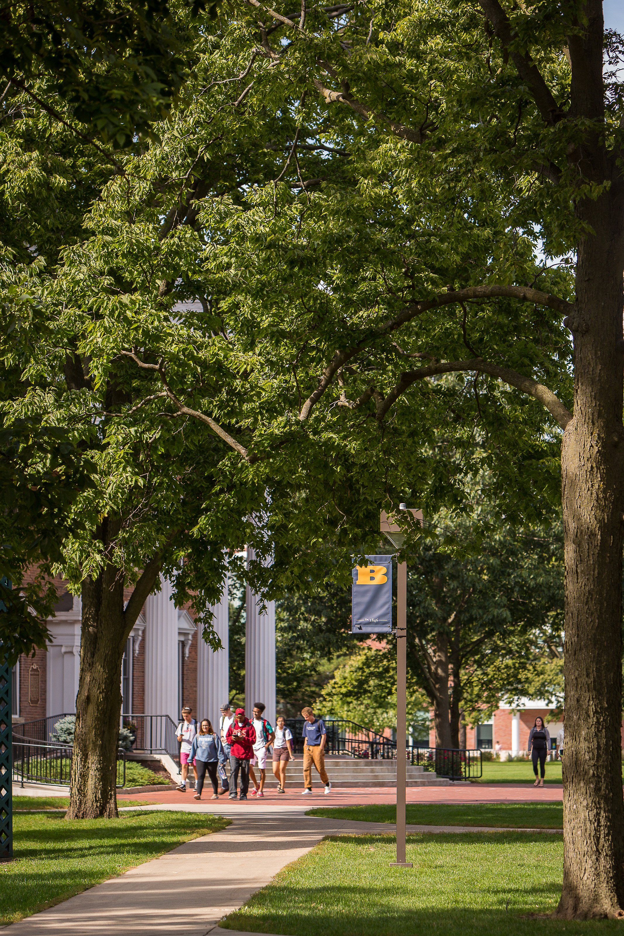 Beloit students walk across campus in front of Middle College.
