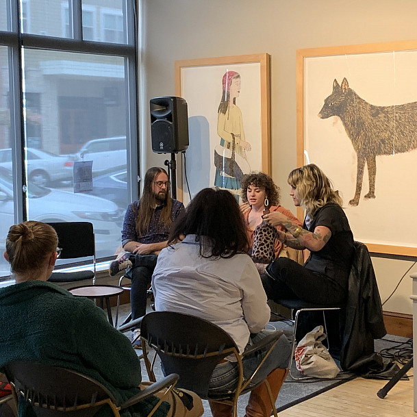 Students crowd into Beloit's entrepreneurship center to learn more about podcasting from Chicago-based alumni.