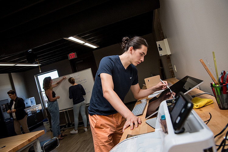 Beloit students explore their own entrepreneurial skills in the Makers Lab at the Center for Entrepreneurship in Liberal Education (CELEB...