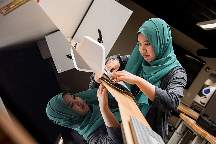 A Beloit student designs a project at the Center for Entrepreneurship.