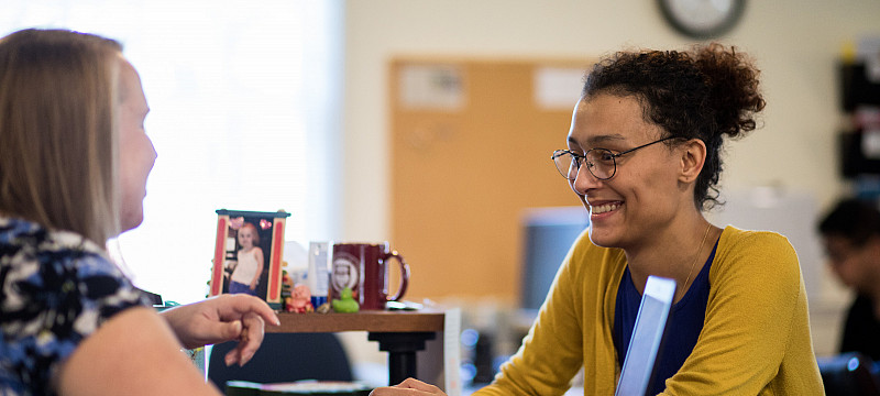 Beloit College student speaks with an advisor about career and internship opportunities.