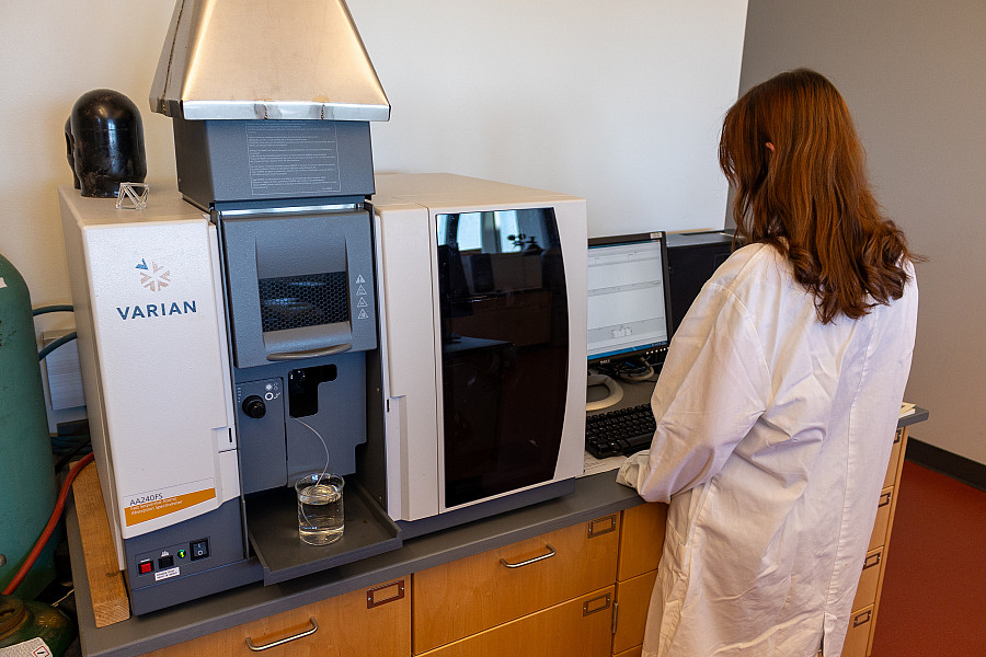 Students using an atomic absorption (AA) spectrometer.