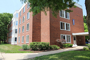 Main entrance of Bushnell Hall, near Peet Hall.