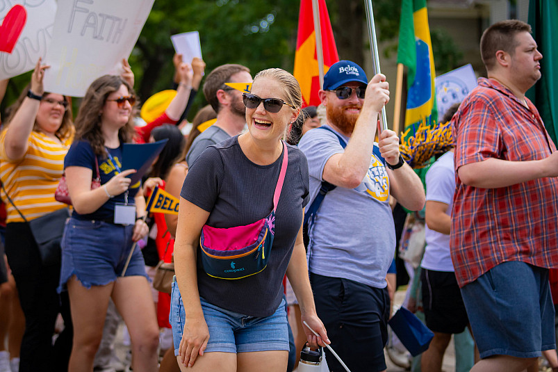 Alumni and friends marching in the 2024 Homecoming parade.