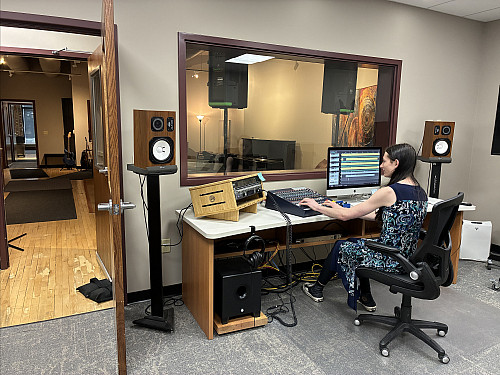 Jasmine Kingsbury '28 works at the studio.