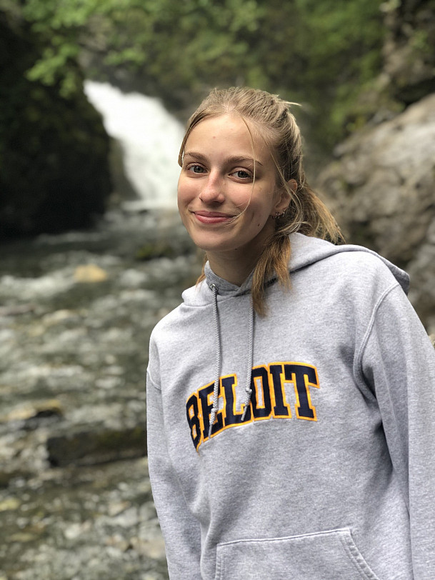 Chloe Hain'22