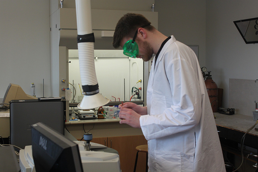 A student analyzes an organic synthesis product.