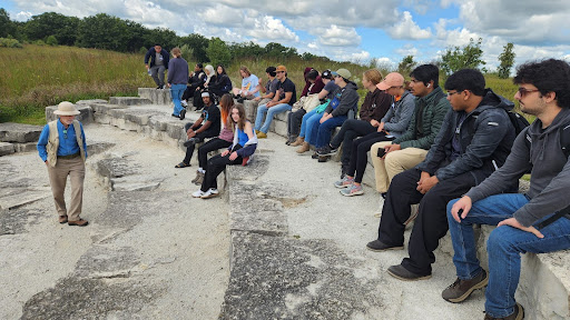 Conservancy Research Ecologist Dr. Tom Simpson discusses the geology of Glacial Park with students.