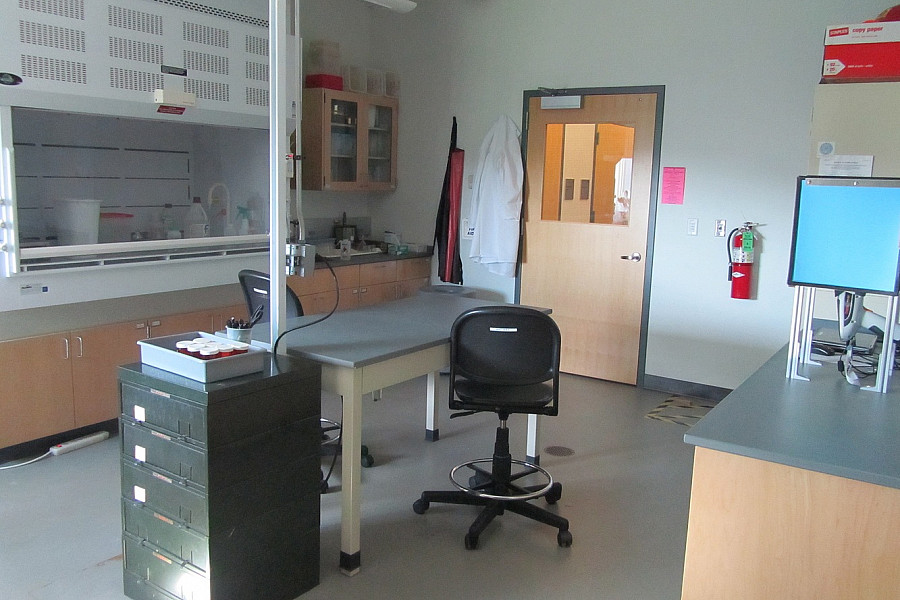 One of the research labs used by geology faculty and students.