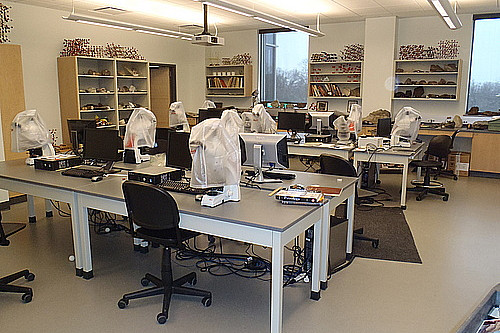 The mineralogy and petrology lab has petrographic microscopes and microscope cameras for identifying minerals.