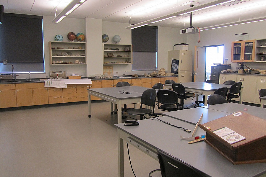 Geomorphology, Hydrogeology, Paleontology, and Sedimentology are taught in this room.