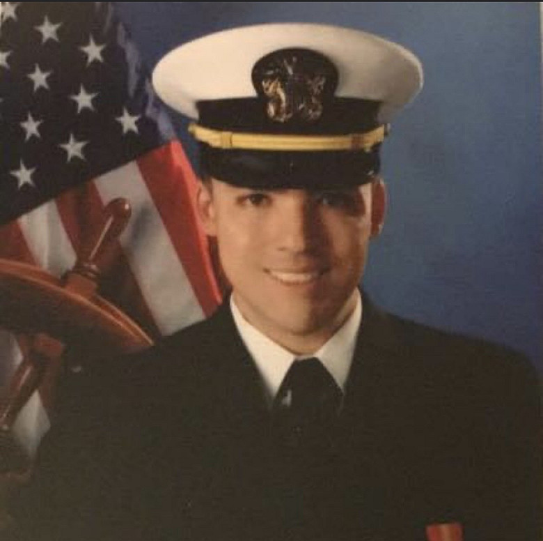 OCS graduate Carlos de Cordoba'11 