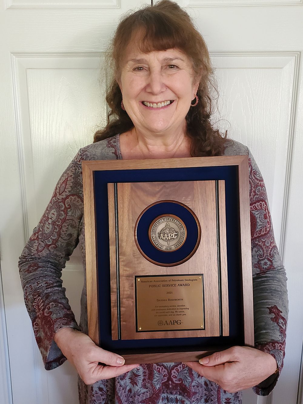 Sandy Weil Rushworth'76 Sandy Weil Rushworth'76 received a Public Service Award from the American Association of Petroleum Geologists for a Transition from ...