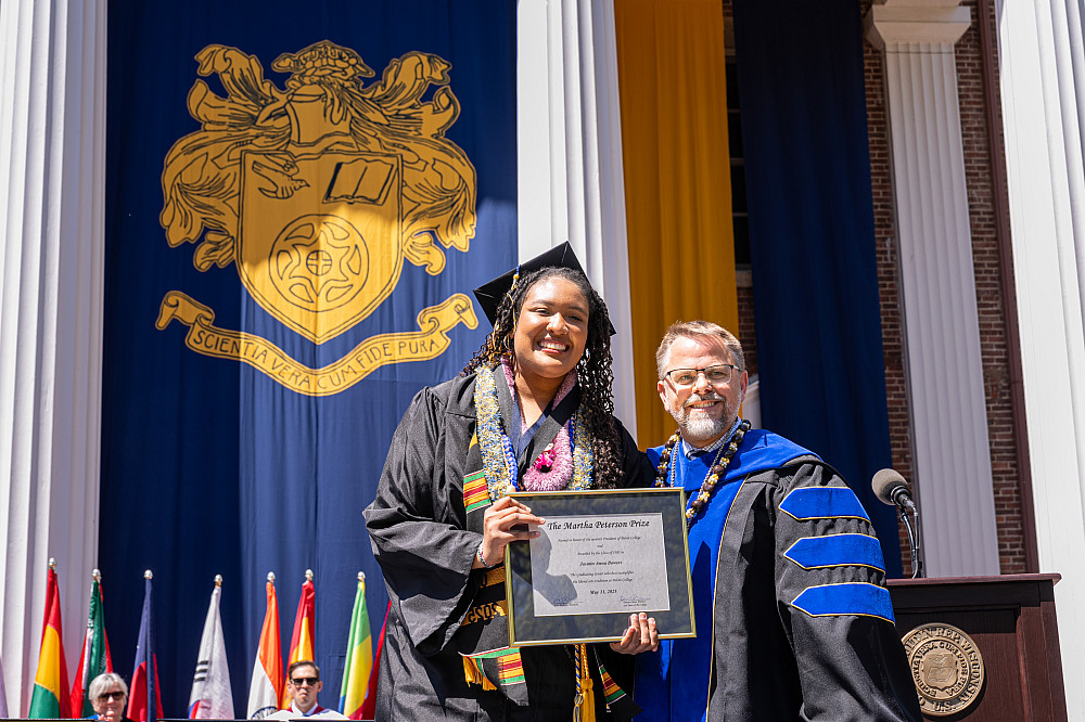 Jasmin Anna Bowers '25 receiving the Martha Peterson Prize.