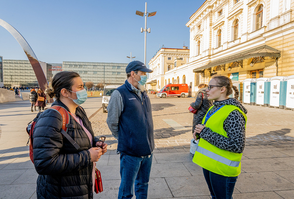 Americares staff assess the current refugee situation in Krakow, Glowny, a major train station. In the square outside of the station, tem...