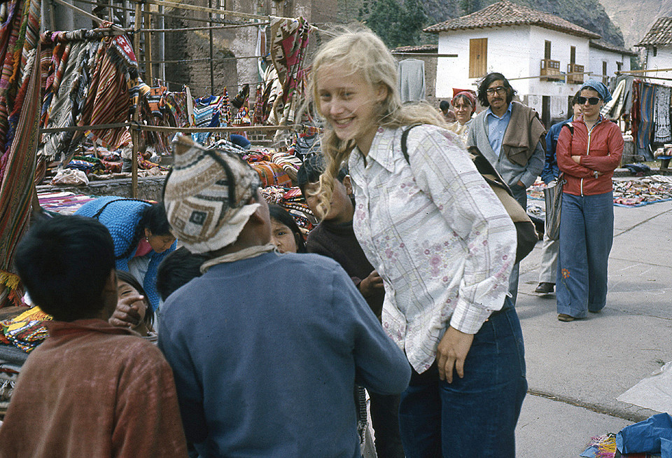 Jessica Mott '75 in the local market in Pisac.