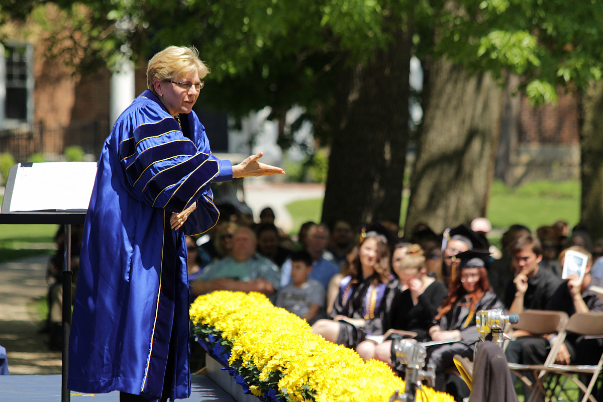 Alumna Roberta Bobbi Cordano'86 giving the 2017 Commencement address.
