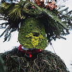 A close up of a Chlaüse mask.