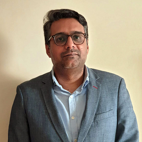 Farooq Pasha'03