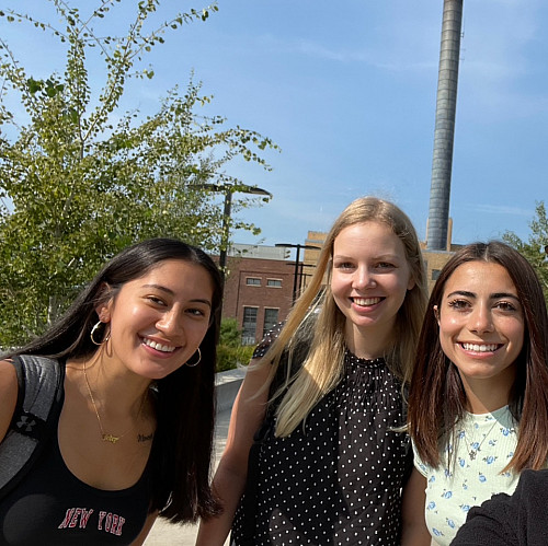 Jenna Nordin'20 (center) meets with aspiring pharmacists Jade Mosquera'23 and Lauryn Volza'25 following a visit to AMP 200.